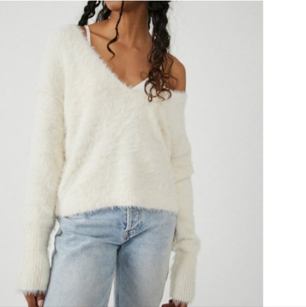 Free People~Serendipity~Fuzzy Deep V Neck Sweater~Ivory~Med~EUC~Oversized Fit